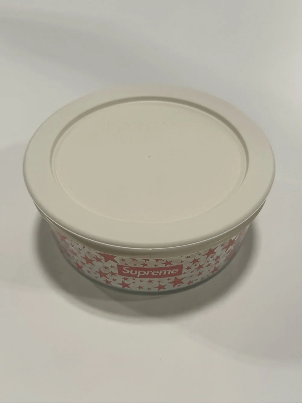 Supreme Pyrex 2 Cup Glass Bowl with White Lid New 7200 Clear Glass Red Stars NOS